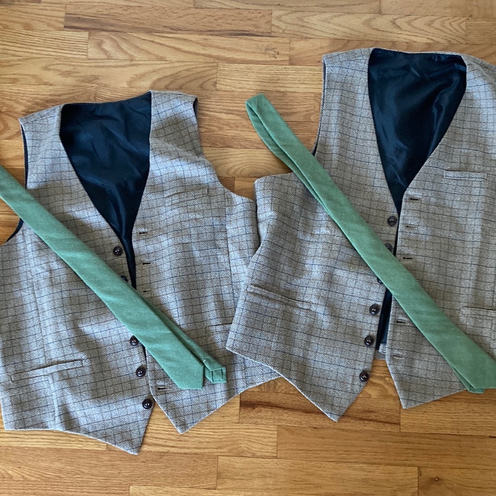 Groomsmen vests (2) one is Lg one XL w/ matching ties